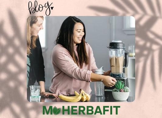 Heralife MyHerbaFit deux femmes qui font un shake dans un mixeur